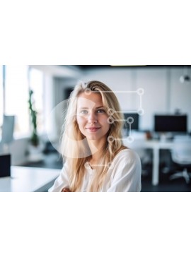 Intra Συλλεκτικό Ξύλινο Παζλ Plywood  4mm - Επαγγελματίας νεαρή γυναίκα με σταυρωμένα χέρια και ελαφρύ χαμόγελο στο γραφείο Σε Ξύλινο Κουτί - Διαστάσεις Puzzle: 10x10 cm – 25 κομμάτια