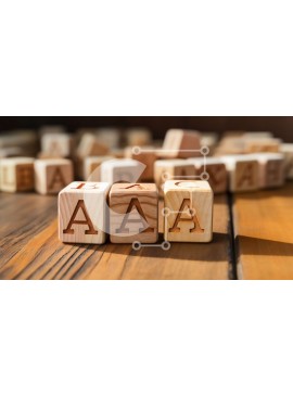 Intra Συλλεκτικό Ξύλινο Παζλ Plywood  4mm - Ξύλινα μπλοκ που γράφουν «aaa» σε ένα τραπέζι Σε Ξύλινο Κουτί - Διαστάσεις Puzzle: 10x10 cm – 25 κομμάτια