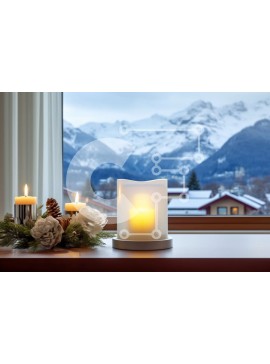 Intra Συλλεκτικό Ξύλινο Παζλ Plywood  4mm - περβάζι παραθύρου διακοσμημένο με κεριά και λουλούδια με χιονισμένα βουνά στο βάθος Σε Ξύλινο Κουτί - Διαστάσεις Puzzle: 10x10 cm – 25 κομμάτια