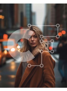 Intra Συλλεκτικό Ξύλινο Παζλ Plywood  4mm - Ουδέτερη έκφραση της γυναίκας που στέκεται στην οδό της πόλης στο σούρουπο Σε Ξύλινο Κουτί - Διαστάσεις Puzzle: 10x10 cm – 25 κομμάτια