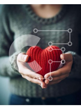 Intra Συλλεκτικό Ξύλινο Παζλ Plywood  4mm - Γυναίκα που κρατά πλεκτή κόκκινη καρδιά με προσοχή Σε Ξύλινο Κουτί - Διαστάσεις Puzzle: 10x10 cm – 25 κομμάτια