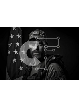 Intra Συλλεκτικό Ξύλινο Παζλ Plywood  4mm - Στρατιωτικός άνδρας με στολή στέκεται περήφανος μπροστά από την αμερικανική σημαία Σε Ξύλινο Κουτί - Διαστάσεις Puzzle: 10x10 cm – 25 κομμάτια