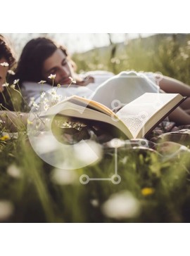 Intra Συλλεκτικό Ξύλινο Παζλ Plywood  4mm - Ρομαντική εικόνα του ζευγαριού που διαβάζει σε αγριολούλουδα μια καθαρή μέρα Σε Ξύλινο Κουτί - Διαστάσεις Puzzle: 10x10 cm – 25 κομμάτια