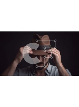 Intra Συλλεκτικό Ξύλινο Παζλ Plywood  4mm - Σοβαρός άνδρας με καφέ καπέλο που κοιτάζει την κάμερα Σε Ξύλινο Κουτί - Διαστάσεις Puzzle: 10x10 cm – 25 κομμάτια