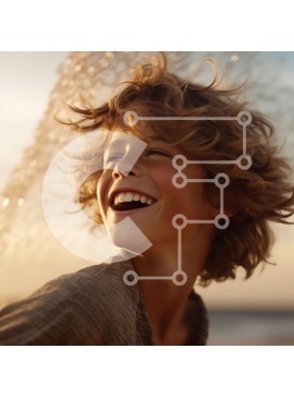 Intra Συλλεκτικό Ξύλινο Παζλ Plywood  4mm - Αξιολάτρευτη εικόνα ενός αγοριού με μαλλιά φουσκωμένα από τον άνεμο στην παραλία Σε Ξύλινο Κουτί - Διαστάσεις Puzzle: 10x10 cm – 25 κομμάτια