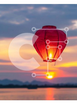 Intra Συλλεκτικό Ξύλινο Παζλ Plywood  4mm - Κόκκινο χάρτινο φανάρι που επιπλέει πάνω από το νερό στο ηλιοβασίλεμα Σε Ξύλινο Κουτί - Διαστάσεις Puzzle: 10x10 cm – 25 κομμάτια