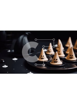 Intra Συλλεκτικό Ξύλινο Παζλ Plywood  4mm - Μπισκότα αποκριών σε σχήμα φαντάσματος σε μαύρο πιάτο Σε Ξύλινο Κουτί - Διαστάσεις: 10x10 cm – 25 κομμάτια