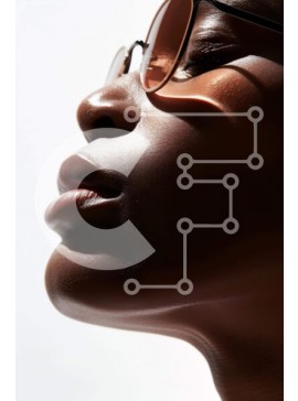 Intra Συλλεκτικό Ξύλινο Παζλ Plywood  4mm - Γυναίκα που φοράει γυαλιά κοιτάζοντας μακριά από την κάμερα Σε Ξύλινο Κουτί - Διαστάσεις Puzzle: 10x10 cm – 25 κομμάτια