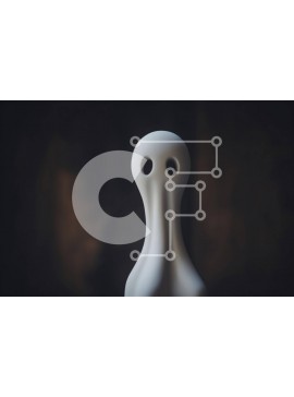 Intra Συλλεκτικό Ξύλινο Παζλ Plywood  4mm - Ειδώλιο σαν φάντασμα μπροστά σε σκούρο φόντο Σε Ξύλινο Κουτί - Διαστάσεις Puzzle: 10x10 cm – 25 κομμάτια