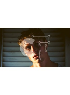 Intra Συλλεκτικό Ξύλινο Παζλ Plywood  4mm - Σοβαρό πορτρέτο ενός νεαρού άνδρα με ξανθά μαλλιά και μπλε μάτια Σε Ξύλινο Κουτί - Διαστάσεις Puzzle: 10x10 cm – 25 κομμάτια