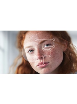 Intra Συλλεκτικό Ξύλινο Παζλ Plywood  4mm - Πορτρέτο μιας κοκκινομάλλας γυναίκας με φακίδες και μπλε πουκάμισο Σε Ξύλινο Κουτί - Διαστάσεις Puzzle: 10x10 cm – 25 κομμάτια