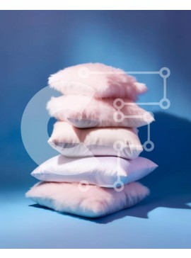 Intra Συλλεκτικό Ξύλινο Παζλ Plywood  4mm - Στοίβα από ροζ μαξιλάρια σε μπλε φόντο Σε Ξύλινο Κουτί - Διαστάσεις Puzzle: 10x10 cm – 25 κομμάτια