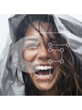 Intra Συλλεκτικό Ξύλινο Παζλ Plywood  4mm - Χαρούμενη νεαρή γυναίκα που γελά στη βροχή Σε Ξύλινο Κουτί - Διαστάσεις Puzzle: 10x10 cm – 25 κομμάτια