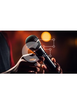 Intra Συλλεκτικό Ξύλινο Παζλ Plywood  4mm - Άτομο που κρατά ένα μικρόφωνο με τα γύρω φώτα Σε Ξύλινο Κουτί - Διαστάσεις Puzzle: 10x10 cm – 25 κομμάτια