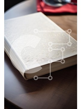 Intra Συλλεκτικό Ξύλινο Παζλ Plywood  4mm - Κομψό λευκό δερματόδετο βιβλίο σε ξύλινο τραπέζι Σε Ξύλινο Κουτί - Διαστάσεις Puzzle: 10x10 cm – 25 κομμάτια