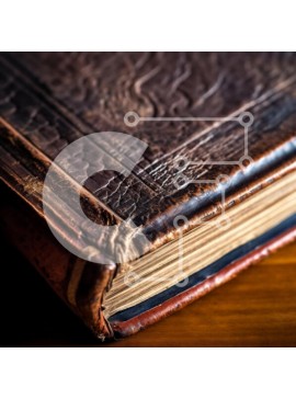 Intra Συλλεκτικό Ξύλινο Παζλ Plywood  4mm - Κοντινό πλάνο ενός παλιού δερματόδετου βιβλίου Σε Ξύλινο Κουτί - Διαστάσεις Puzzle: 10x10 cm – 25 κομμάτια