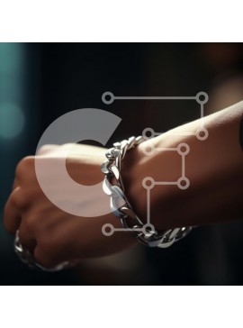 Σετ των 2 Intra Συλλεκτικό Ξύλινο Παζλ Plywood  4mm - Κοντινό πλάνο ενός βραχιολιού με ασημένια αλυσίδα στο χέρι Σε Ξύλινο Κουτί - Διαστάσεις: 10x10 cm – 25 κομμάτια