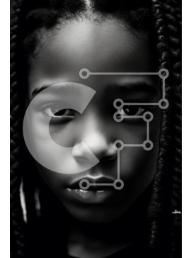 Intra Συλλεκτικό Ξύλινο Παζλ Plywood  4mm - Κοντινό πλάνο πορτρέτο ενός παιδιού με πλεκτά μαλλιά Σε Ξύλινο Κουτί - Διαστάσεις Puzzle: 10x10 cm – 25 κομμάτια