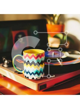 Intra Συλλεκτικό Ξύλινο Παζλ Plywood  4mm - Πολύχρωμη κούπα σε vintage πικάπ Σε Ξύλινο Κουτί - Διαστάσεις Puzzle: 10x10 cm – 25 κομμάτια