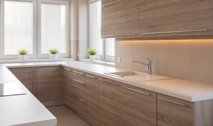 Intrahome  Σύνθεση  Έπιπλο  Κουζίνας λευκό/sonomagrey   05-5332311   με blum μεντεσεδες  και συρτάρια 10  ΜΕΤΡΑ  ΤΡΕΧΟΝ